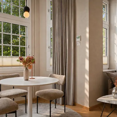 Apartment Stylish Center Escape- Where Modern Elegance Meets History
