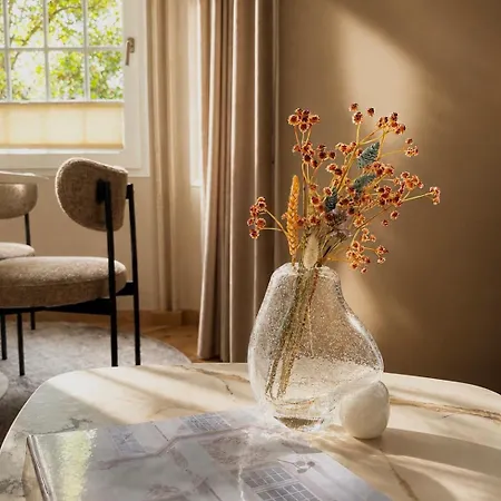 Stylish Center Escape- Where Modern Elegance Meets History Daire *