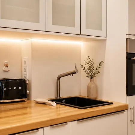 Stylish Center Escape- Where Modern Elegance Meets History Daire Trier