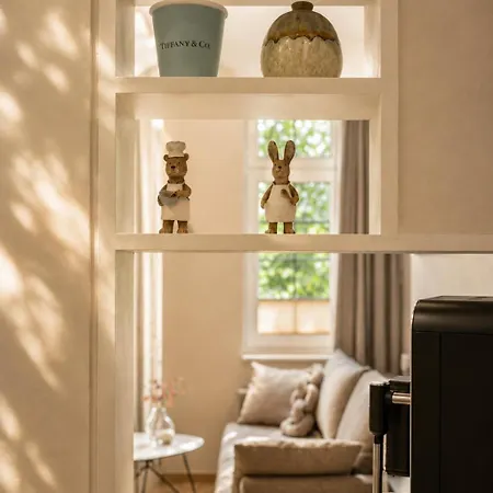 Apartment Stylish Center Escape- Where Modern Elegance Meets History