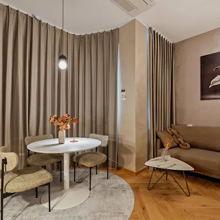 Daire Stylish Center Escape- Where Modern Elegance Meets History