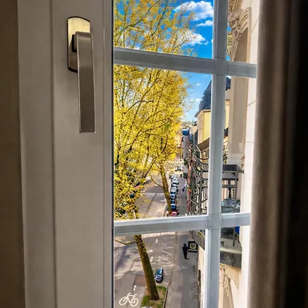 Stylish Center Escape- Where Modern Elegance Meets History Apartment