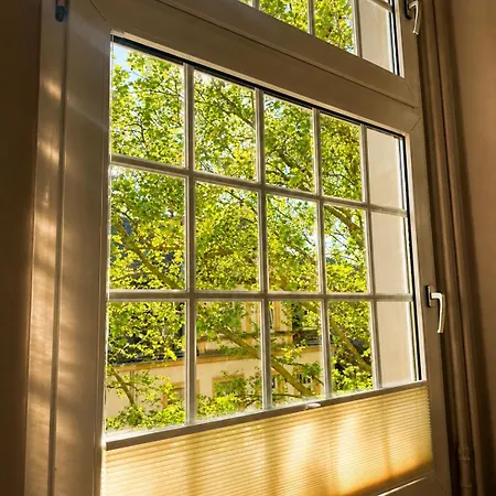 Stylish Center Escape- Where Modern Elegance Meets History Daire Trier