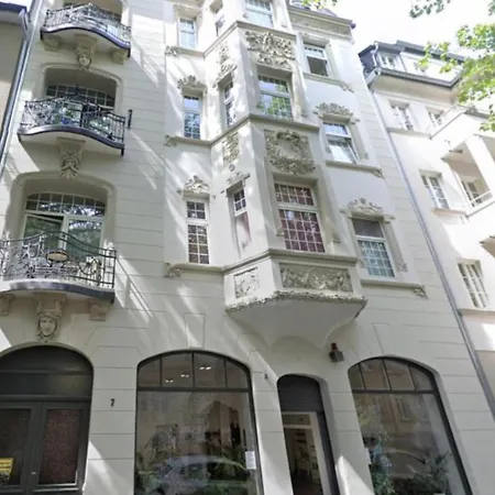 Daire Stylish Center Escape- Where Modern Elegance Meets History *